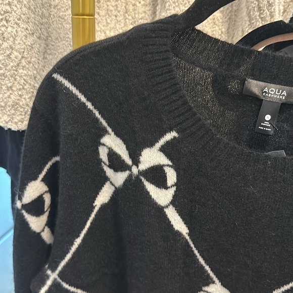 Aqua 100% Cashmere Black Sweater with Bows size small - NWT MSRP $198 - Picture 2 of 6